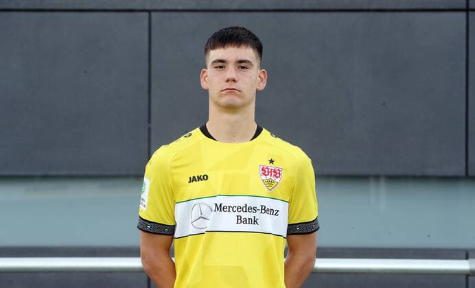 Stuttgart , Fußball Fototermin VfB Stuttgart U 17 , Dennis Seimen