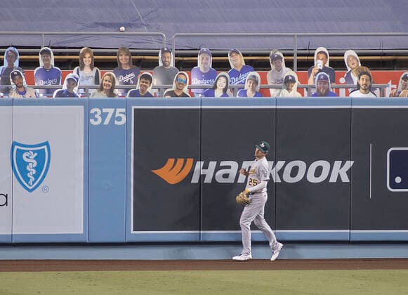 September 23, 2020, Los Angeles, California, USA: Outfielder, Stephen Piscotty 25 of the Oakland A s gives up on a home run by Cody Bellinger 35 of the Los Angeles Dodgers during their game on Wednesday September 23, 2020 at Dodger Stadium in Los Angeles, California. JAVIER ROJAS PI Los Angeles USA - ZUMAp124 20200923_zaa_p124_005 Copyright: xJavierxRojasx