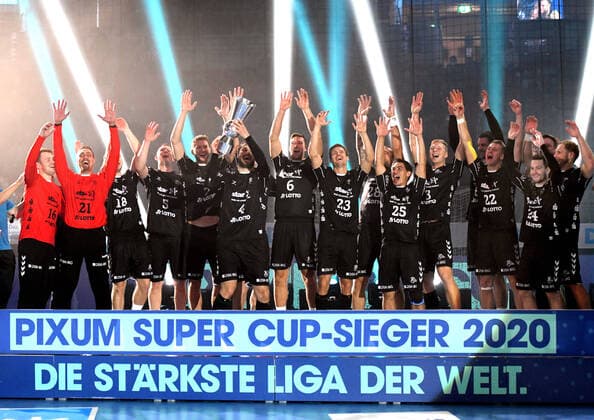Bilder des Jahres 2020, Sport 09 September Sport Themen der Woche KW39 Handball Supercup: THW Kiel - SG Flensburg-Handewitt 26.09.2020 in Düsseldorf. Der THW Kiel als Supercupsieger 2020.