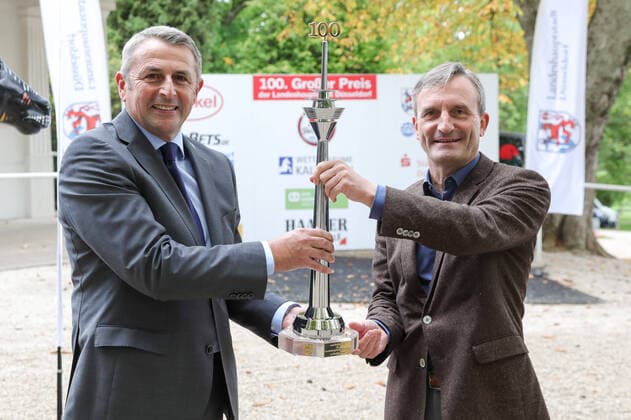 Bilder des Jahres 2020, Sport 10 Oktober Sport Themen der Woche KW40 PK 100. Grosser Preis der Landeshauptstadt Duesseldorf, 01.10.2020 Thomas Geisel Oberbuergermeister der Landeshauptstadt Duesseldorf und Klaus Allofs Vorstand des Duesseldorfer Reiter und Rennvereins ; PK zum 100. Grosser Preis der Landeshauptstadt Duesseldorf, 01.10.2020 Copyright: xBEAUTIFULxSPORTS KennyxBeelex