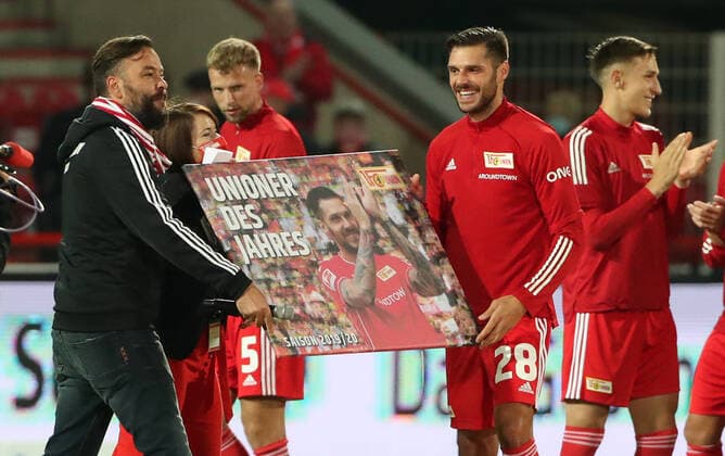 Bilder des Jahres 2020, Sport 10 Oktober Sport Themen der Woche KW40 Christopher Trimmel - Unioner des Jahres Fußball Fussball DFL Bundesliga Herren Saison 2020 2021 02.10.2020 1.FC Union Berlin FCU vs. FSV Mainz 05 limitierte Zuschauerzahl wegen Corona DFL regulations prohibit any use of photographs as image sequences and or quasi-video.