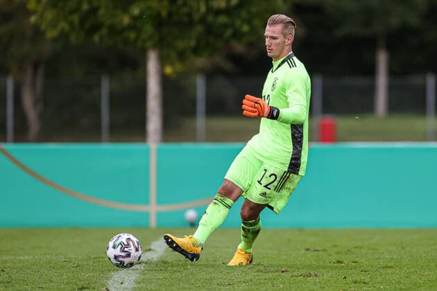 Fussball Laenderspiel - Deutschland U20 vs. Schweiz U20 - 07-10-2020 Luca Unbehaun (Deutschland U20 12) mit einem Pass,Fussball Laenderspiel, Deutschland U20 vs. Schweiz U20, am Mittwoch, den 07. Oktober 2020 Sportanlage Grütt in Lörrach (Deutschland). Copyright: xBEAUTIFULxSPORTS G.xHubbsx