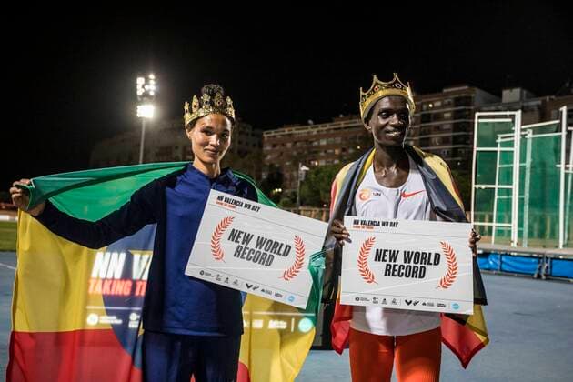 Bilder des Jahres 2020, Sport 10 Oktober Sport Themen der Woche KW41 Sport Bilder des Tages The NN Valencia World Record Day, which took place tonight at the Estadi del Túria de València, has seen two world records broken on the same day. Valencia, October 7, 2020 El NN Valencia World Record Day, que ha tenido lugar esta noche en el Estadi del Túria de València, ha visto cómo se han batido dos récords del mundo en la misma jornada. Valencia, 7 de Octubre de 2020 POOL Comunicacion Valecia Ciudad del Running cordon Press Cordon Press
