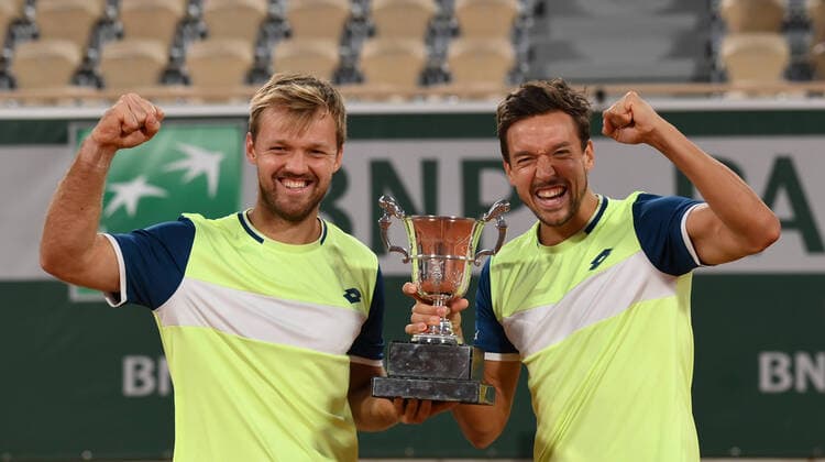 Bilder des Jahres 2020, Sport 10 Oktober Sport Themen der Woche KW41 Sport Bilder des Tages Roland Garros 2020 Kevin Krawietz and Andreas Mies , Germay winning their second Roland Garros Doubles Title