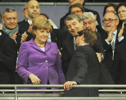 Championsleague Finale: Borussia Dortmund - FC Bayern Muenchen 25.05.2013 . Bundeskanzlerin Angela Merkel und DFB Praesident Wolfgang Niersbach mit BvB-Trainer Juergen Klopp.