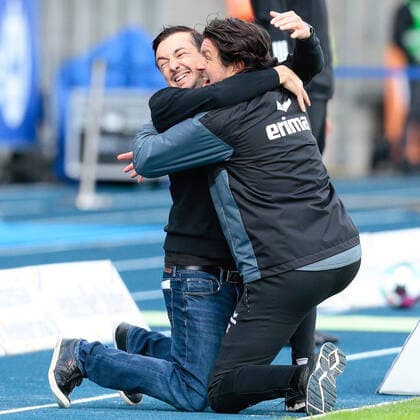 Bilder des Jahres 2020, Sport 10 Oktober Sport Themen der Woche KW42 Sport Bilder des Tages 16.10.2020, xtgx, Fussball 2. Bundesliga, Eintracht Braunschweig - VfL Bochum emspor, v.l. Daniel Meyer (Braunschweig, Trainer), Thomas Stickroth (Braunschweig, Co Trainer) Jubel ueber den Sieg, Jubel nach Spielende (DFL DFB REGULATIONS PROHIBIT ANY USE OF PHOTOGRAPHS as IMAGE SEQUENCES and or QUASI-VIDEO) Eintracht Stadion