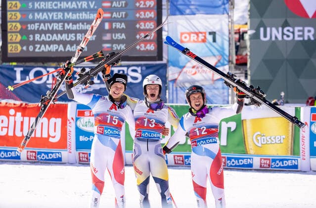 Bilder des Jahres 2020, Sport 10 Oktober 18.10.2020, Rettenbachferner, Soelden, AUT, FIS Weltcup Ski Alpin, Riesenslalom, Herren, 2. Lauf, im Bild v.l. Marco Odermatt (SUI, 2. Platz), Lucas Braathen (NOR, 1. Platz), Gino Caviezel (SUI, 3. Platz) left to right: second placed Marco Odermatt of Switzerland race winner Lucas Braathen of Norway third placed Gino Caviezel of Switzerland reacts after his 2nd run of mens Giant Slalom of FIS ski alpine world cup opening at the Rettenbachferner in Soelden, Austria on 2020 10 18.