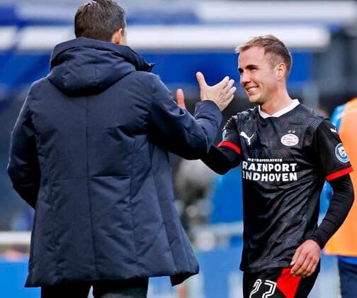 Bilder des Jahres 2020, Sport 10 Oktober GOETZE Mario Team PSV Eindhoven jubelt nach seinem Tor zum 1 : 0 Spiel Niederlaendische erste Division PEC Zwote - PSV Eindhoven 0 : 3