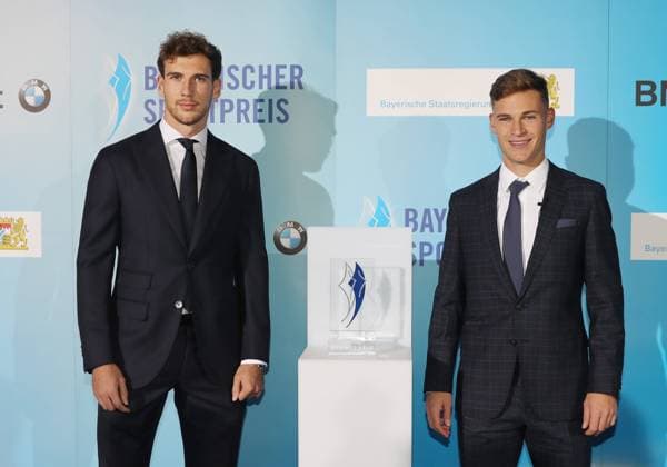 Bilder des Jahres 2020, Sport 10 Oktober Sport Themen der Woche KW43 Sport Bilder des Tages Bayerischer Sportpreis 2020 Leon Goretzka und Joshua Kimmich München Bayern Deutschland BMW Welt