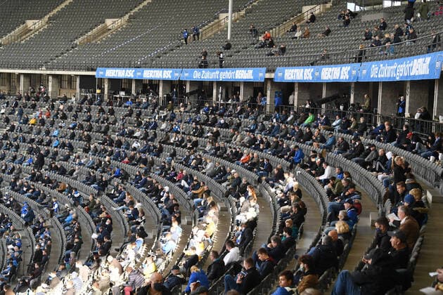 Bilder des Jahres 2020, Sport 10 Oktober Sport Themen der Woche KW43 Sport Bilder des Tages Fussball, Herren, 1. Bundesliga, Saison 2020 21, Ordentliche Mitgliederversammlung in der Ostkurve des Olympiastadions, Übersicht, 25.10. 2020, Copyright: xMatthiasxKochx