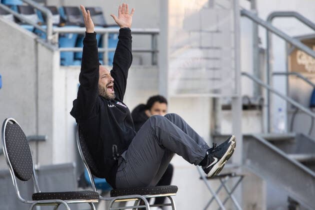 Bilder des Jahres 2020, Sport 10 Oktober Sport Themen der Woche KW44 Sport Bilder des Tages FSV Frankfurt - FK Pirmasens, Regionalliga Trainer Thomas Brendel (FSV Frankfurt) regt sich ueber seine Spieler auf. Fussball-Regionalligaspiel zwischen dem FSV Frankfurt und dem FK Pirmasens am 31. Oktober 2020 in der PSD-Bank-Arena in Frankfurt am Main., Frankfurt am Main Hessen Deutschland PSD Bank Arena