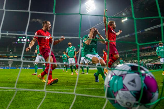 Bilder des Jahres 2020, Sport 11 November Sport Themen der Woche KW45 Sport Bilder des Tages Fußball: 1. Bundesliga, Saison 2020 2021, 7. Spieltag, SV Werder Bremen - 1. FC Köln am 07.11.2020 im Weserstadion in Bremen. Bremens Niklas Moisander trifft zum 0:1 ins eigene Tor. DFL REGULATIONS PROHIBIT ANY USE OF PHOTOGRAPHS AS IMAGE SEQUENCES AND OR QUASI-VIDEO. Copyright: xNeundorf Kirchnerx