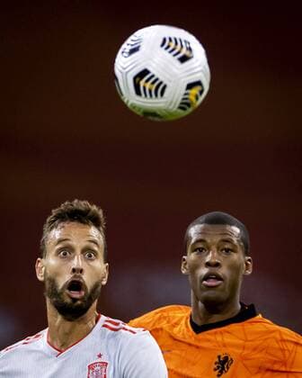 Bilder des Jahres 2020, Sport 11 November Sport Themen der Woche KW46 Sport Bilder des Tages AMSTERDAM - (lr) Sergio Canales of Spain and Georginio Wijnaldum of Holland during the friendly match between the Netherlands and Spain at the Johan Cruyff Arena on November 11, 2020 in Amsterdam, Netherlands. ANP KOEN VAN WEEL International Friendly, Länderspiel, Nationalmannschaft match 2020 2021 xVIxANPxSportx xxANPxIVx