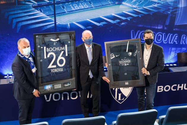 Bilder des Jahres 2020, Sport 11 November Sport Themen der Woche KW46 Sport Bilder des Tages 13.11.2020, Fussball, Politik, Saison 2020 2021, VfL Bochum, Pressekonferenz, Arnd Fittkau (Vorstandsmitglied Vonovia), Vorstandsvorsitzender Hans-Peter Villis (VfL Bochum 1848), Thomas Eiskirch (Oberbürgermeister Bochum) Bochum Vereinsgelände VfL Bochum NRW Deutschland xRHR-FOTO DEx
