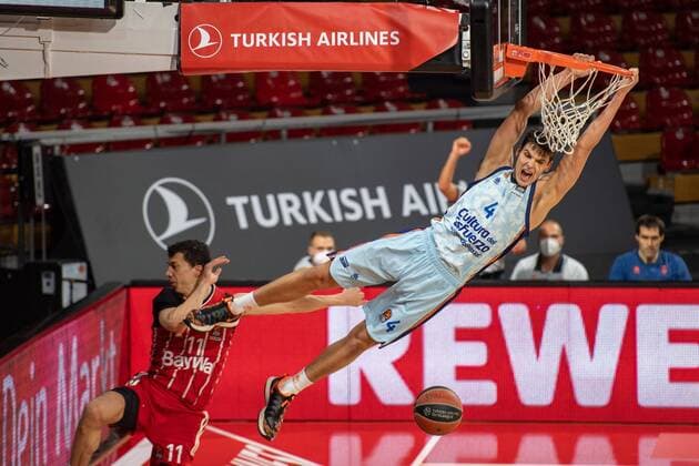 Bilder des Jahres 2020, Sport 11 November Sport Themen der Woche KW46 Sport Bilder des Tages !b4!, Vladimir Lucic 11 (FC Bayern), FC Bayern Basketball vs. Valencia Basket Club, Basketball, Euroleague, 13.11.2020 Muenchen Bayern Deutschland