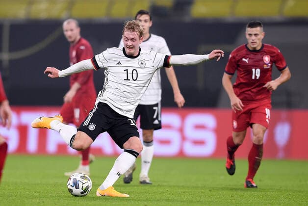 Fussball International Testspiel in Leipzig 11.11.2020 Deutschland - Tschechische Republik Julian Brandt (Deutschland) am Ball