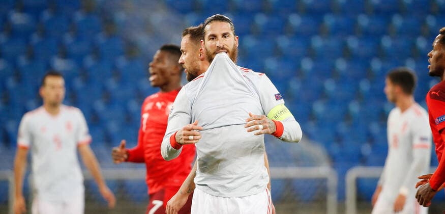 Bilder des Jahres 2020, Sport 11 November Sport Themen der Woche KW46 Foto Manuel Geisser 14.11.2020 Basel : St.Jakob Park Basel Saison 2020 2021 Herren Fussball Nations League Schweiz - Spanien Sergio Ramos (Spanien) verschiesst Penalty Nr.1