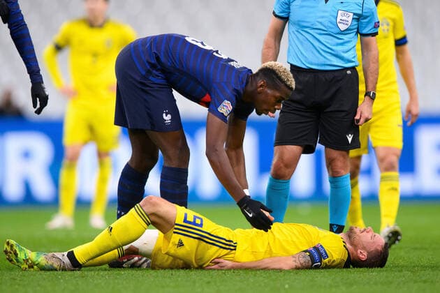 Bilder des Jahres 2020, Sport 11 November Sport Themen der Woche KW47 Sport Bilder des Tages 201117 Paul Pogba of France and Marcus Berg of Sweden during the Nations League football match between France and Sweden on November 17, 2020 in Paris. Photo: Joel Marklund BILDBYRAN kod JM JM0053 bbeng fotboll football soccer fotball landskamp nations league frankrike france sverige sweden sverige a Copyright: JOELxMARKLUND BB201117JM032