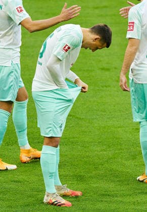 Bilder des Jahres 2020, Sport 11 November Sport Themen der Woche KW47 Sport Bilder des Tages Fussball 1.Bundesliga FC BAYERN MUENCHEN - WERDER BREMEN Maximilian EGGESTEIN, BRE 35 searching at the match FC BAYERN MUENCHEN - WERDER BREMEN in the 1.German Bundesliga, Season 2020 2021, match day 8, Munich, Germany, November 20, 2020. Foto: Peter Schatz Pool Important: DFL REGULATIONS PROHIBIT ANY USE OF PHOTOGRAPHS as IMAGE SEQUENCES and or QUASI-VIDEO - National and international News-Agencies OUT Editorial Use ONLY Munich Allianz Arena Bavaria Germany