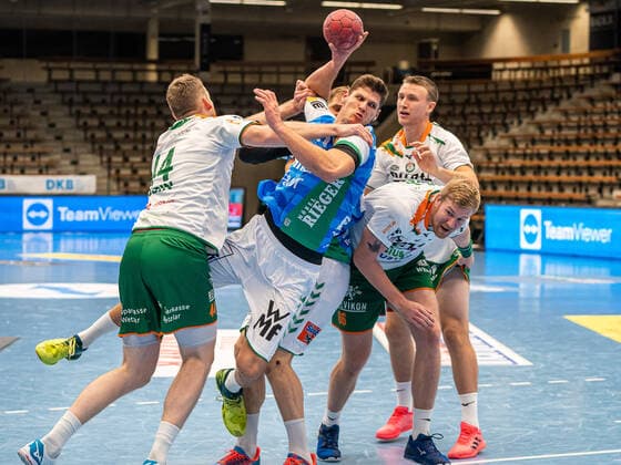 Bilder des Jahres 2020, Sport 11 November Sport Themen der Woche KW47 Sport Bilder des Tages Sebastian Heymann (Frisch Auf Goeppingen 10) gegen Lenny Rubin (HSG Wetzlar, 44), Frisch Auf Goeppingen vs. HSG Wetzlar, 1. Bundesliga, Handball, Herren, 22.11.2020 Frisch Auf Goeppingen vs. HSG Wetzlar, 1. Bundesliga, Handball, Herren, 22.11.2020 Göppingen Copyright: xEibner-Pressefotox EP_mst