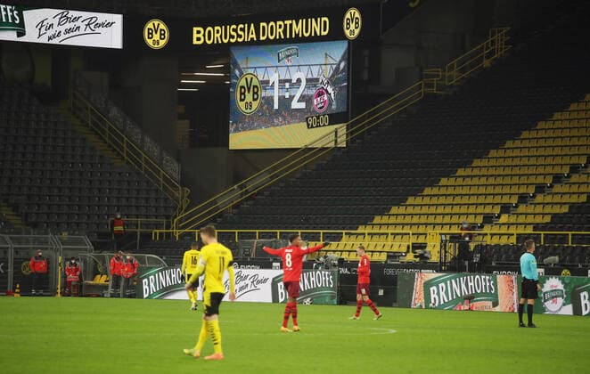 Bilder des Jahres 2020, Sport 11 November Sport Themen der Woche KW48 Sport Bilder des Tages firo : 28.11.2020 Fußball: Fussball: 1.Bundesliga Saison 2020 21 BVB , Borussia Dortmund - 1.FC Köln , Koeln firo : 28.11.2020 Fußball: Fussball: 1.Bundesliga Saison 2020 21 BVB , Borussia Dortmund - 1.FC Köln , Koeln Anzeige , Anzeigetafel , Ergebnis , Endstand , Ergebnistafel , Videowand , Foto: Jürgen Fromme firo Poolfoto Dortmund Bundesland NRW Deutschland