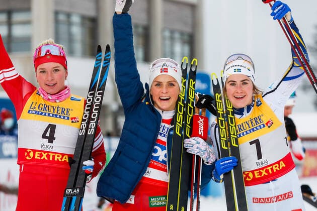 Bilder des Jahres 2020, Sport 11 November Sport Themen der Woche KW48 Sport Bilder des Tages 201129 Tatiana Sorina of Russia, Therese Johaug of Norway and Ebba Andersson of Sweden celebrate after the women s Cross Country Skiing 10 km during the FIS Cross-Country World Cup on November 29, 2020 in Ruka. Photo: Tomi Hänninen BILDBYRAN COP 211 XX0009 skidor cross-country skiing fis world cup ruka women s 10 km bbeng jubel celebration Copyright: TOMIxHÄNNINEN BB201129BB098