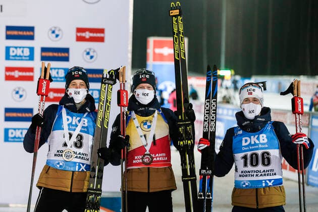 Bilder des Jahres 2020, Sport 12 Dezember Sport Themen der Woche KW49 Sport Bilder des Tages 201203 Tarjei Boe, Johannes Thingnes Boe and Erlend Bjoentegaard of Norway celebrates on the podium after competing in the MenÂ s 10 km sprint during the IBU World Cup on December 3, 2020 in Kontiolahti. Photo: Kalle Parkkinen BILDBYRAN COP 211 KP0008 skidskytte biathlon ibu world cup kontiolahti menÂ s sprint bbeng norge jubel Copyright: KALLExPARKKINEN BB201203BB145