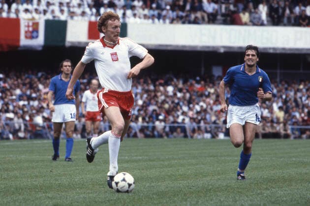 Zbigniew Boniek, Polen, POL, Einzelaktion mit Ball, rechts Marco TARDELLI, Italien, im Spiel Italien - Polen 0:0, Vorrunde, Gruppe 1, in Vigo, 14.06.1982, bei der Fussball WM Weltmeisterschaft 1986 in Mexiko,
