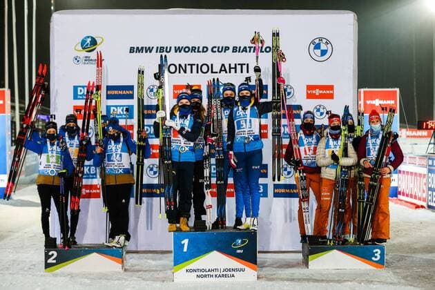 Bilder des Jahres 2020, Sport 12 Dezember Sport Themen der Woche KW49 201205 Hanna Öberg, Elvira Öberg, Mona Brorsson and Johanna Skottheim of Sweden celebrate their first place on the podium after competing in the Women s 4x6 km relay during the IBU biathlon World Cup on 5 december 2020 in Kontiolahti. Photo: Kalle Parkkinen BILDBYRAN COP 211 KP0010 skidskytte biathlon ibu world cup kontiolahti women s 4x6 km relay bbeng dam stafett Sverige jubel C Copyright: KALLExPARKKINEN BB201205BB702