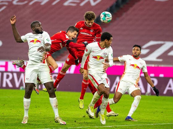 Bilder des Jahres 2020, Sport 12 Dezember Sport Themen der Woche KW49 Sport Bilder des Tages GER, FC Bayern Muenchen vs. Rasenball Leipzig, Fussball, Bundesliga, 10. Spieltag, Spielzeit 2020 2021, 05.12.2020 Tor zum 3:3 durch Thomas Mueller (FC Bayern Muenchen 25), GER, FC Bayern Muenchen vs. Rasenball Sport Leipzig, Fussball, Bundesliga, 10. Spieltag, Spielzeit 2020 2021, 05.12.2020, DFB DFL regulations prohibit any use of photographs as image sequences and or quasi-video., Foto: EIBNER Sascha Walther POOL Muenchen Allianz Arena Bayern Deutschland