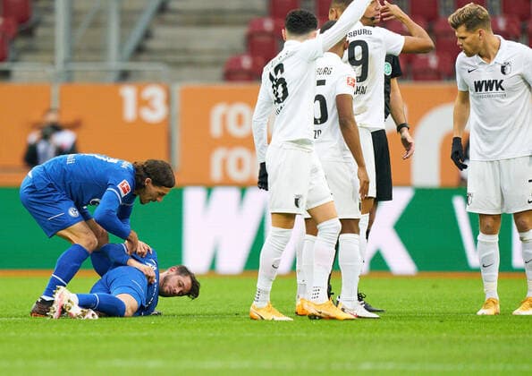 Bilder des Jahres 2020, Sport 12 Dezember Sport Themen der Woche KW50 Sport Bilder des Tages Fussball 1.German Soccer League FC AUGSBURG - FC SCHALKE 04 Alessandro SCHöPF, S04 28 heavy injury in the match FC AUGSBURG - FC SCHALKE 04 1.German Football League , Augsburg, Germany, December 13, 2020. Season 2020 2021, matchday 11, 1.Bundesliga Photographer: Peter Schatz Pool National and international News-Agencies OUT Editorial Use ONLY - DFL REGULATIONS PROHIBIT ANY USE OF PHOTOGRAPHS as IMAGE SEQUENCES and or QUASI-VIDEO - Augsburg WWK Arena Bavaria Germany