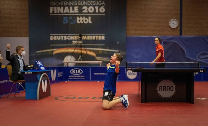 Bilder des Jahres 2020, Sport 12 Dezember Sport Themen der Woche KW50 Sport Bilder des Tages Der 12 jährige Julian RZIHAUSCHEK hat sein Einzel in der Champions League gegen Antoine Doyen gewonnen SPG Walter Wels (AUT) Roskilde Bordtennis (DEN) 13.12.2020, Tischtennis, Champions, League, Saison 2020 21 Foto: Moritz Müller Only for Editorial use
