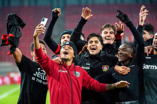 Bilder des Jahres 2020, Sport 12 Dezember GER, 1. FC Koeln vs. Bayer 04 Leverkusen, 1. Bundesliga, Saison 20 21,12. Spieltag, 16.12.2020 Derbysieger-Rufe beim Abschlussjubel, GER, 1. FC Koeln vs. Bayer 04 Leverkusen, 1. Bundesliga, Saison 20 21,12. Spieltag, 16.12.2020 DFB DFL regulations prohibit any use of photographs as image sequences and or quasi-video., Foto: EIBNER Benjamin Soelzer POOL Koeln RheinEnergie Stadion Nordrhein-Westfalen Deutschland