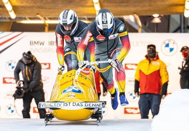 Bilder des Jahres 2020, Sport 12 Dezember Sport Bilder des Tages 19.12.2020, Olympia Eiskanal, Innsbruck, AUT, BMW IBSF Weltcup Bob und Skeleton, Igls, Herren Zweierbob, 1. Lauf, im Bild Johannes Lochner and Christian Rasp (GER) Johannes Lochner and Christian Rasp of Germany in action during 1st run of men doubles Bobsleigh competition of the BMW IBSF Bob & Skeleton Weltcup at the Olympia Eiskanal in Innsbruck, Austria on 2020 12 19.