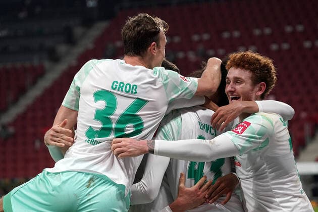 Sport Bilder des Tages GER, FBL, FSV Mainz vs SV Werder Bremen 19.12.2020, Opel Arena, Mainz, GER, FBL, FSV Mainz vs SV Werder Bremen im Bild picture shows Eren Dinkci (Bremen) freut sich über das Tor zum 0:1.