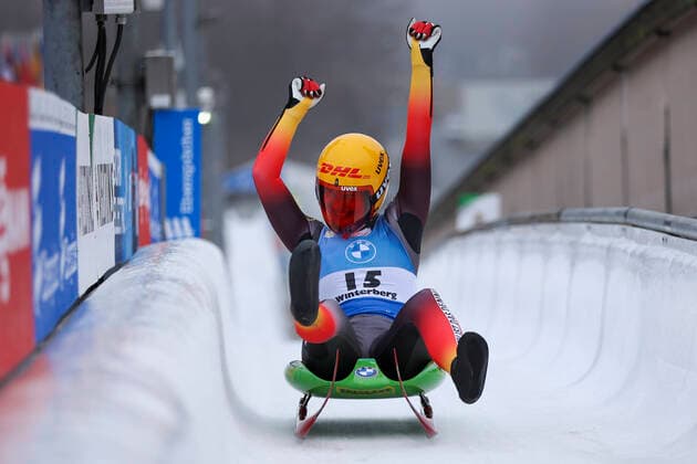 Bilder des Jahres 2020, Sport 12 Dezember Sport Bilder des Tages Rennrodel Weltcup BMW Sprint-Weltcup; Winterberg, 20.12.2020 Freude ueber Platz 1 im Damen-Sprint: Julia Taubitz (GER); Rennrodel Weltcup BMW Sprint-Weltcup am 20.12.20 in der Veltins-EisArena in Winterberg (Deutschland). Copyright: xBEAUTIFULxSPORTS AxelxKohringx