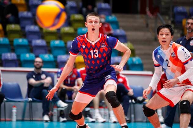 Bilder des Jahres 2020, Sport 12 Dezember Sport Bilder des Tages Deutschland - Frankfurt - 20.12.2020 Volleyball - Hessen - 1. Bundesliga - Herren Saison 2020 2021 United Volleys Frankfurt (blau-rot) - Volleyball Bisons Bühl (grün) v.l. Mario Schmidgall (United Volleys - Nr. 13), Satoshi Tsuiki (United Volleys - Nr. 2) United Volleys Frankfurt - Volleyball Bisons Bühl