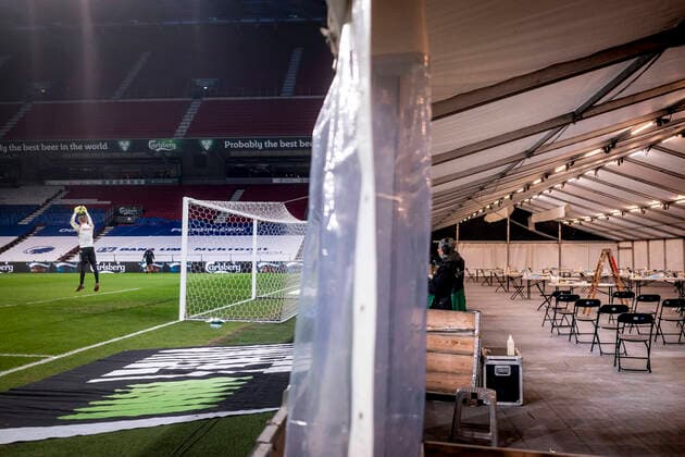Bilder des Jahres 2020, Sport 12 Dezember Covid-19 testcenter er sat op foer i Parken. Foer Superligakampen mellem FCK-OB i Parken, soendag den 20. december 2020.. , Copenhagen Denmark