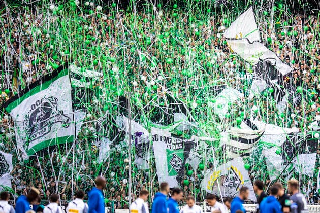 Moenchengladbach, Deutschland 15. September 2018: 1.BL - 18 19 - Bor. Moenchengladbach vs. FC Schalke 04 Die Fankurve von Borussia Mönchengladbach Moenchengladbach Fankurve Fans Fanblock DFL regulations prohibit any use of photographs as image sequences and or quasi-video. 1.BL - 18 19 - Bor. Moenchengladbach vs. FC Schalke 04
