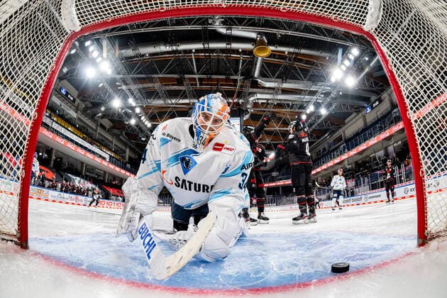 Bilder des Jahres 2020, Sport 12 Dezember Sport Bilder des Tages 23.12.2020 - Eishockey - Saison 2020 2021 - DEL - Nürnberg Ice Tigers Icetigers - ERC Ingolstadt - ThHa - Tor Jubel Freude Ice Tigers Michael Garteig (34, ERC Ingolstadt ) am Boden