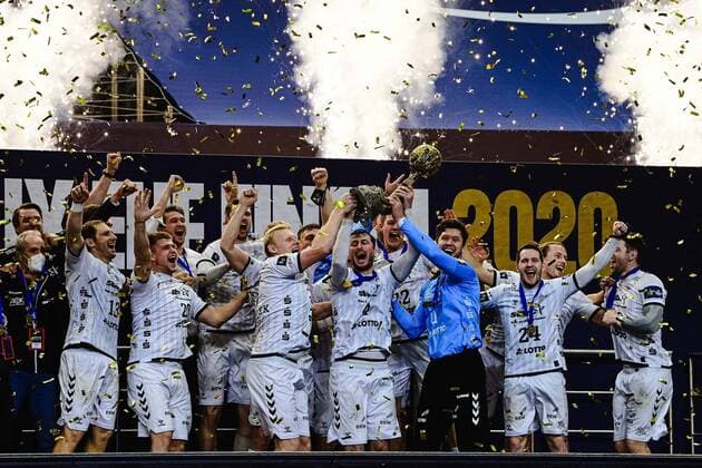 Bilder des Jahres 2020, Sport 12 Dezember Sport Themen der Woche KW53 Sport Bilder des Tages Handball EHF Final4 Finale THW Kiel - FC Barcelona, Barca am 29.12.2020 in der Lanxess Arena in Köln Final4 Sieger THW Kiel