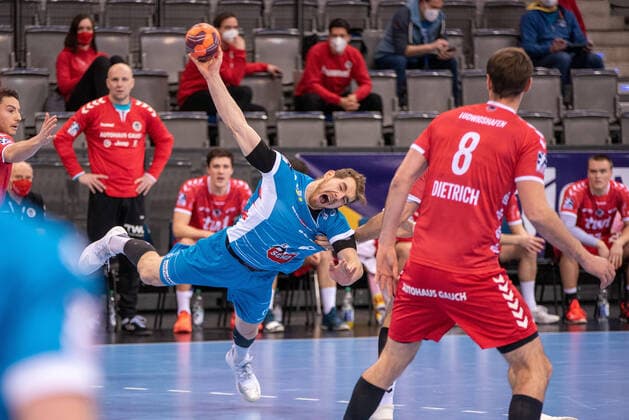 Bilder des Jahres 2021, Sport 02 Februar Sport Themen der Woche KW06 Rudolf Faluvegi (TVB 1898 Stuttgart). Deutschland, Stuttgart, 11.02.2021, Handball, Bundesliga: TVB 1898 Stuttgart vs Eulen Ludwigshafen, Saison 2020 2021, 18. Spieltag, Porsche-Arena Foto: A2 Bildagentur Peter Hartenfelser
