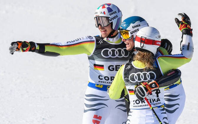 Bilder des Jahres 2021, Sport 02 Februar Sport Themen der Woche KW07 17.02.2021, Cortina, ITA, FIS Weltmeisterschaften Ski Alpin, Teambewerb, im Bild Team Deutschland Team Germany during the Parallel Team Event of FIS Alpine Ski World Championships 2021 in Cortina, Italy on 2021 02 17.