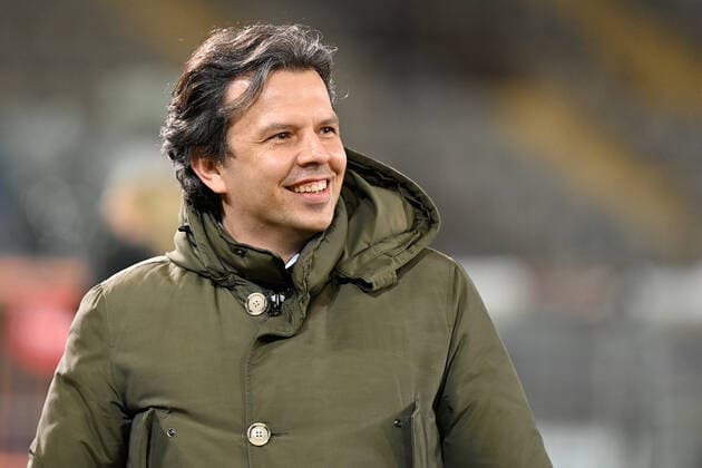 Bielefeld, Schueco Arena, 19.02.21, GER, Herren, 1.Bundesliga, Saison 2020-2021, DSC Arminia Bielefeld - VfL Wolfsburg Bild: Manager Samir Arabi (Bielefeld) Nur fuer journalistische Zwecke! Only for editorial use! Gemaess den Vorgaben der DFL Deutsche Fußball Liga ist es untersagt, in dem Stadion und oder vom Spiel angefertigte Fotoaufnahmen in Form von Sequenzbildern und oder videoaehnlichen Fotostrecken zu verwerten bzw. verwerten zu lassen. DFL regulations prohibit any use of photographs as image sequences and or quasi-video. Nordrhein-Westfalen Deutschland