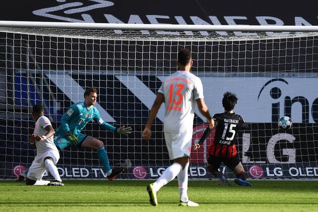 Bilder des Jahres 2021, Sport 02 Februar Sport Themen der Woche KW07 Fussball 1.Bundesliga, Eintracht Frankfurt - FC Bayern Muenchen 20.02.2021, xjhx, Fussball 1.Bundesliga, Eintracht Frankfurt - FC Bayern Muenchen emspor, v.l. Goal scored, Tor zum1:0 Daichi Kamada (Eintracht Frankfurt) Torwart Manuel Neuer (FC Bayern Muenchen) Daichi Kamada (Eintracht Frankfurt) (DFL DFB REGULATIONS PROHIBIT ANY USE OF PHOTOGRAPHS as IMAGE SEQUENCES and or QUASI-VIDEO) Foto Jan Huebner Pool Editorial Use ONLY Frankfurt am Main Deutsche Bank Park Hessen Deutschland (DE)
