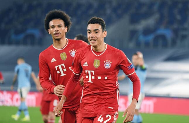 Bilder des Jahres 2021, Sport 02 Februar Sport Themen der Woche KW08 Sport Bilder des Tages FUSSBALL CHAMPIONS LEAGUE SAISON 2020 2021 Achtelfinale Hinspiel 23.02.2021 Lazio Rom - FC Bayern Muenchen JUBEL FC Bayern Muenchen; Torschuetze zum 0-2 Jamal Musiala (re), damit ist er der juengste CHL Torschuetze des FC Bayern, Leroy Sane (li hinten)