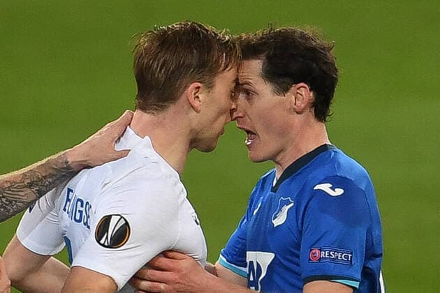 Bilder des Jahres 2021, Sport 02 Februar Sport Themen der Woche KW08 25.02.2021, xmeix, UEFA Europa, TSG 1899 Hoffenheim - Molde FK, emspor. v.l.n.r, Martin Ellingsen (Molde FK) mit Sebastian Rudy (TSG 1899 Hoffenheim) im Gerangel (DFL DFB REGULATIONS PROHIBIT ANY USE OF PHOTOGRAPHS as IMAGE SEQUENCES and or QUASI-VIDEO) Sinsheim