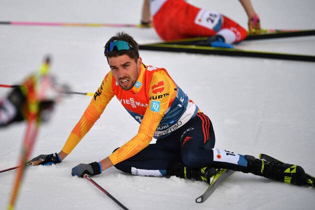 Bilder des Jahres 2021, Sport 02 Februar Sport Themen der Woche KW08 Johannes RYDZEK (GER) im Ziel, Enttaeuschung,Frust, enttaeuscht,frustriert,niedergeschlagen, Aktion,Einzelaktion,Einzelbild,Freisteller, Ganzkoerperaufnahme,ganze Figur Nordische Kombination Einzelwettkampf 10 km. Nordic Combined NH Individual Gundersen 10km. FIS Nordische Ski WM 2021in Oberstdorf vom 22.02.-07.03.2021.