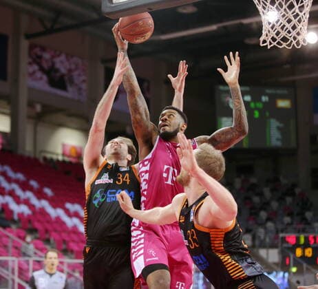 Bilder des Jahres 2021, Sport 02 Februar Sport Themen der Woche KW08 Sport Bilder des Tages James Thompson IV Telekom Baskets Bonn vs. RASTA Vechta easyCredit BBL 1. Bundesliga , Saison 2020 2021 , 21. Spieltag