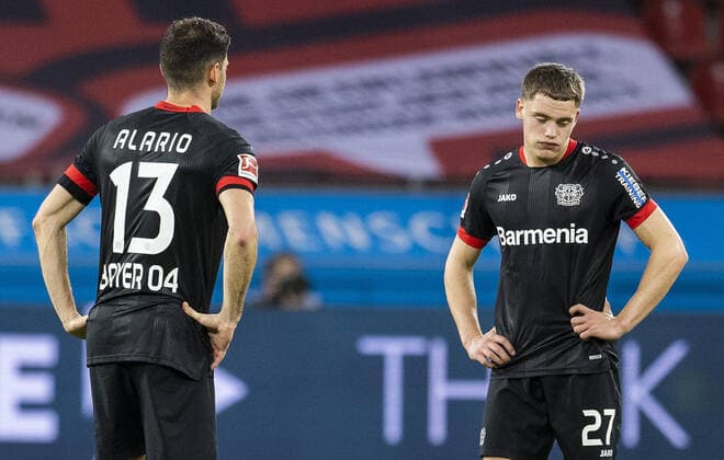 Bilder des Jahres 2021, Sport 02 Februar Sport Themen der Woche KW08 Sport Bilder des Tages Lucas Nicolas Alario (Leverkusen) und Florian Wirtz (Leverkusen) enttäuscht Bayer Leverkusen - SC Freiburg 28.02.2021, Fussball; Bundesliga, Saison 2020 21 Foto: Moritz Müller